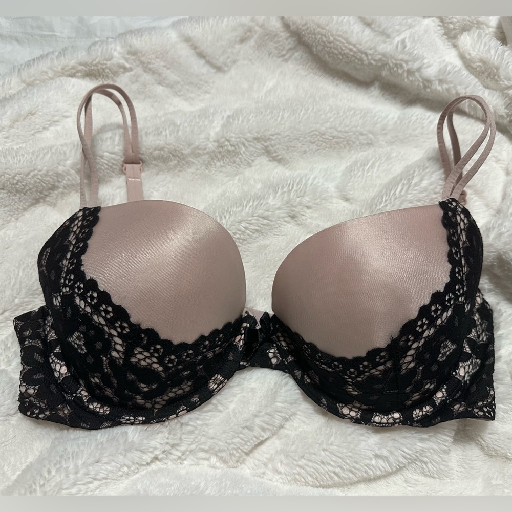 🔹Victoria’s Secret bra